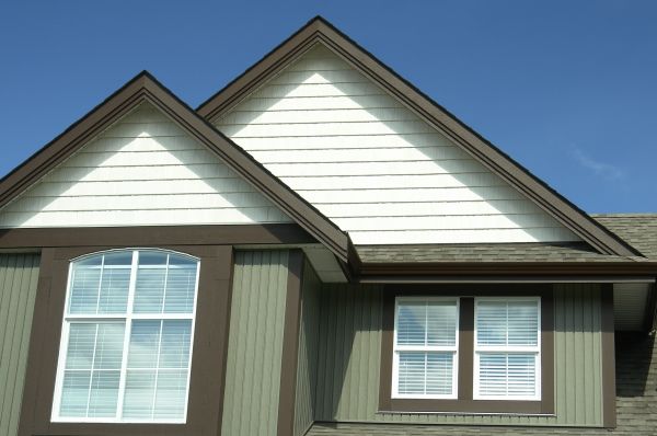 Cost of Vertical Vinyl Siding Repair in Nashville