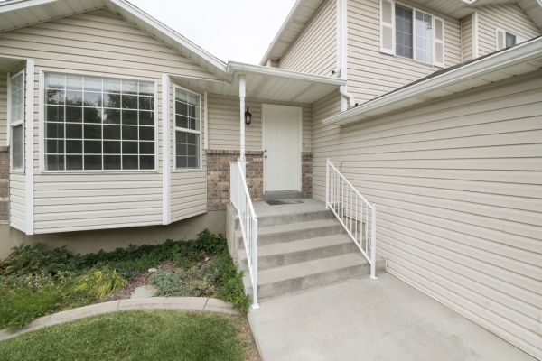 White Vinyl Siding Replacement in Nashville