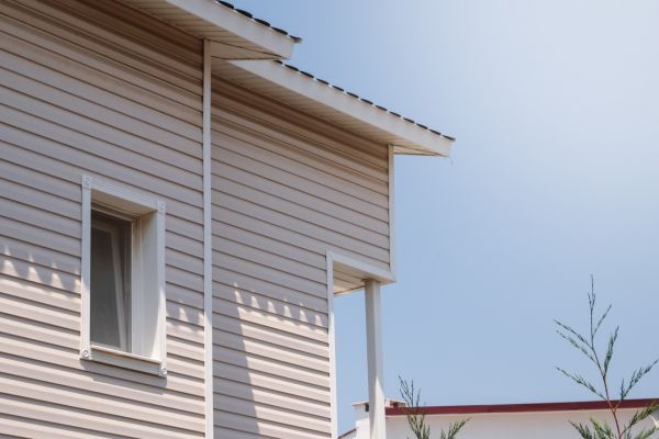 Vinyl Siding Hole Repair in Nashville